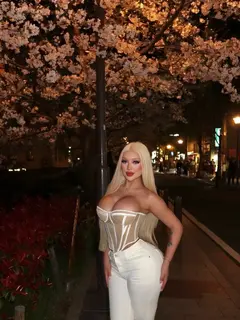 Lana escort in Phuket
