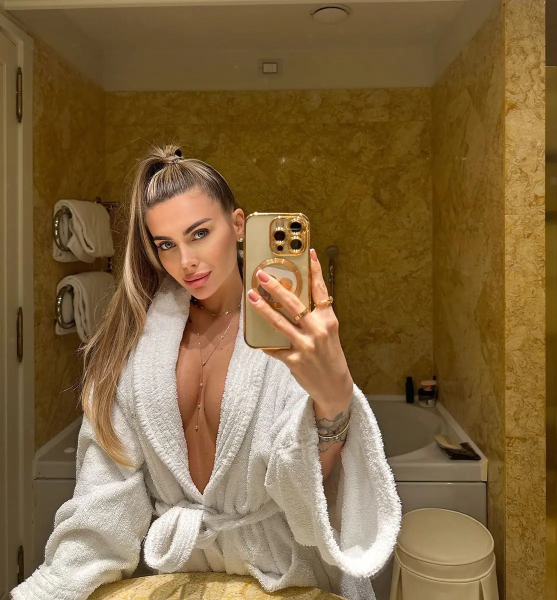 Lyra escort in Phuket